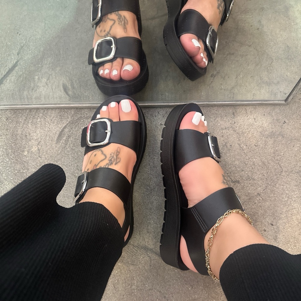 New! Chic Black Adjustable Double Buckle Platform Sandals - Picture 4 of 8